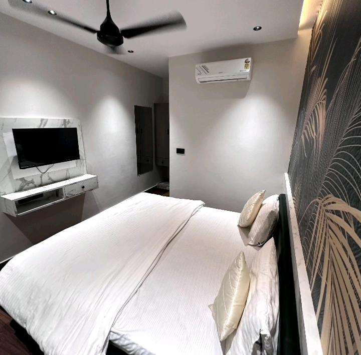 V Love Hotel سورات المظهر الخارجي الصورة